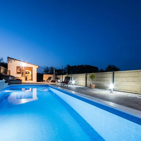 Veronika, A Cozy And Charming For Summer Holidays Lakoselci