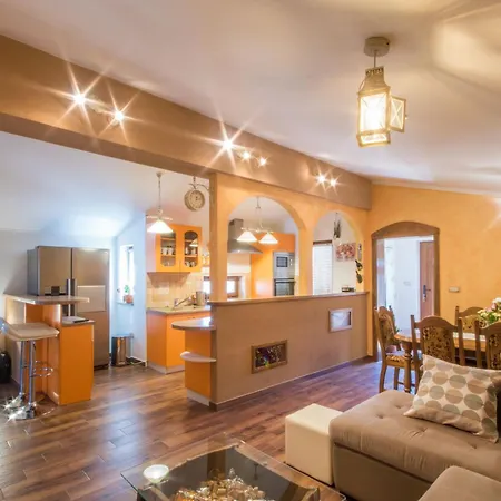 Veronika, A Cozy And Charming For Summer Holidays