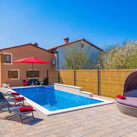Veronika, A Cozy And Charming For Summer Holidays * Lakoselci