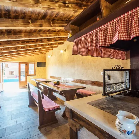 Veronika, A Cozy And Charming For Summer Holidays *