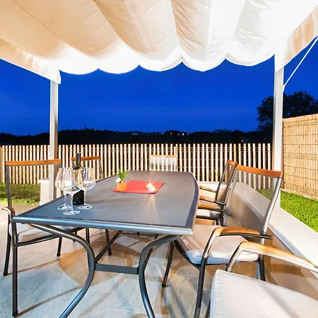 Veronika, A Cozy And Charming For Summer Holidays Lakoselci