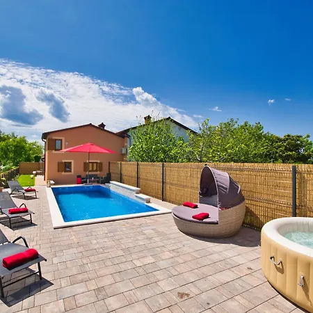 Veronika, A Cozy And Charming For Summer Holidays Ferienhaus