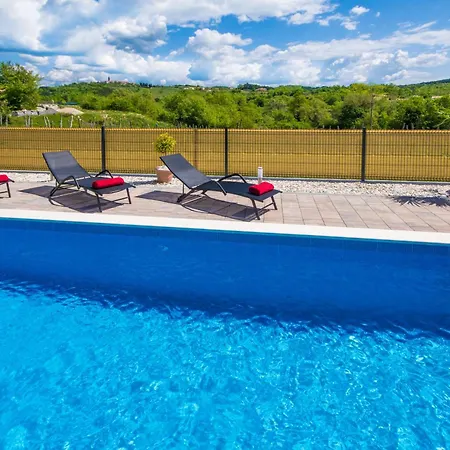 Holiday home Veronika, A Cozy And Charming For Summer Holidays